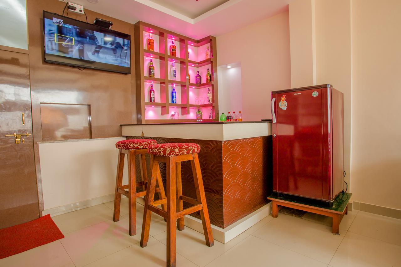 Oyo 136 Hotel Om Plaza Kathmandu Bagian luar foto
