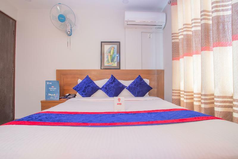Oyo 136 Hotel Om Plaza Kathmandu Bagian luar foto